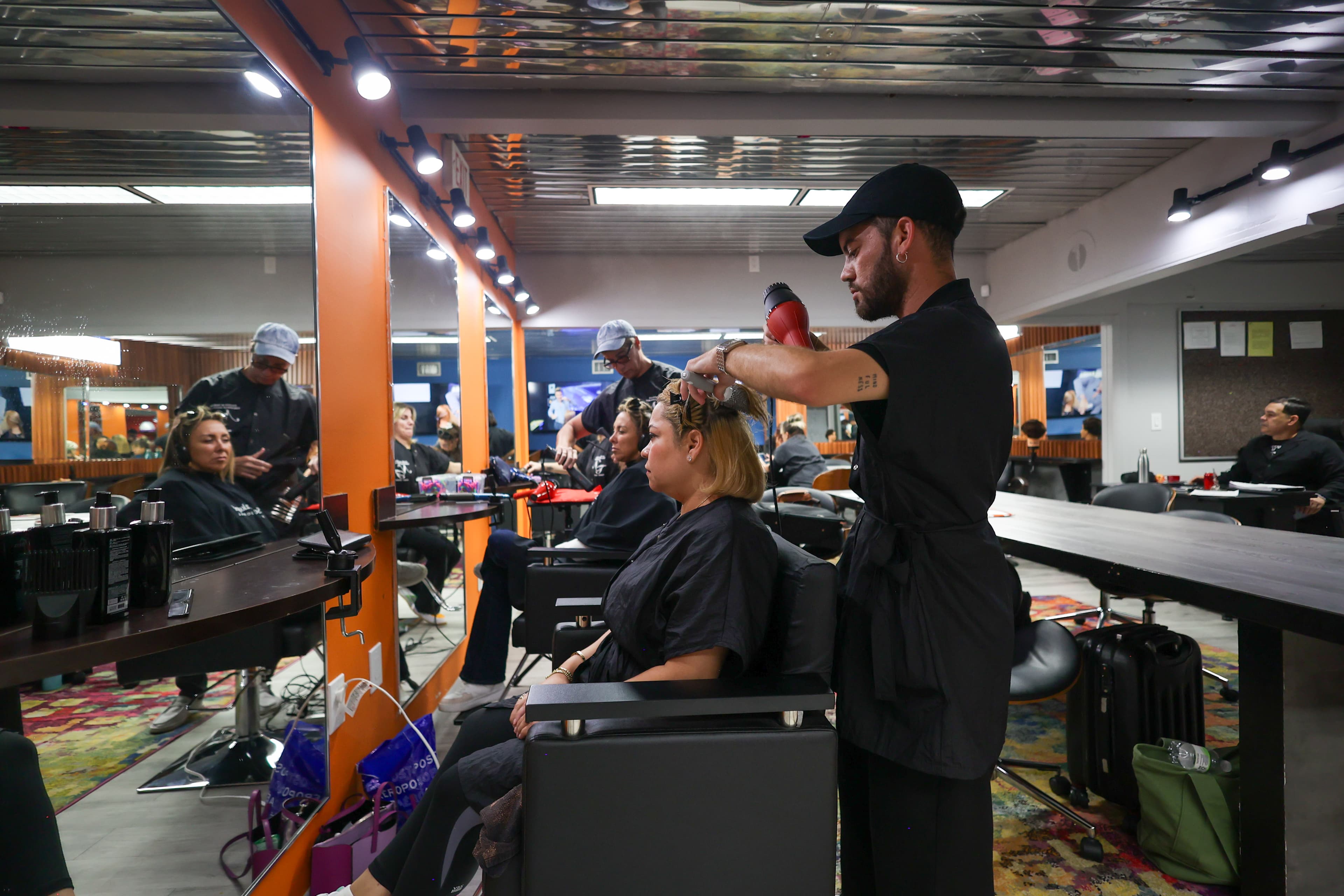 Estudiantes de Nouvelle Institute en clase práctica