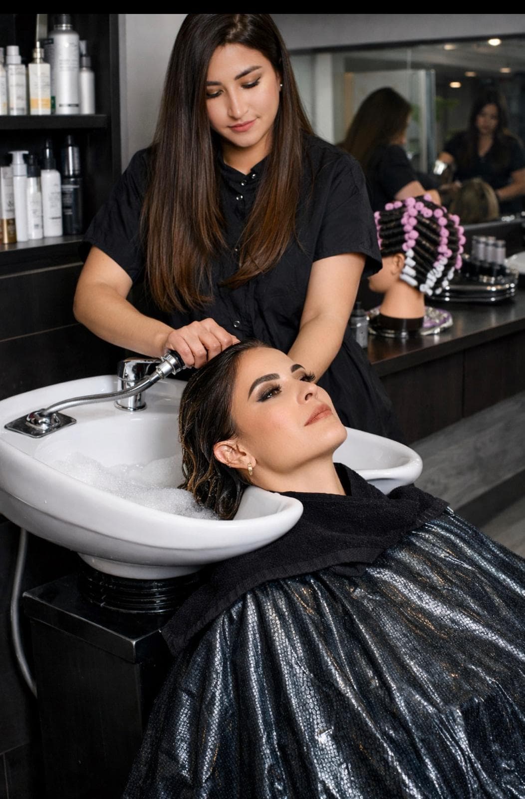 Estudiantes de Nouvelle Institute en clase práctica