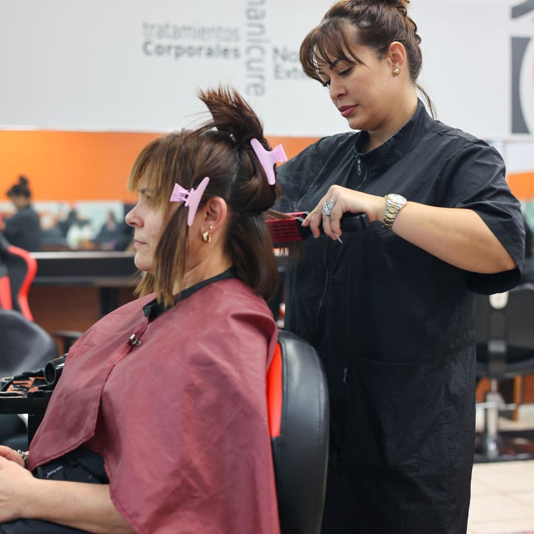 Estudiantes de Nouvelle Institute en clase práctica